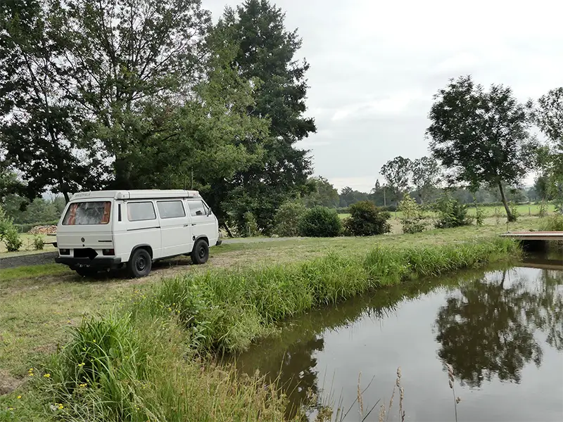 petite-img-tao-18 Image de "Tao" en bivouac en pleine nature en Rhône Alpes. Ce van est en location chez Ryôko - spécialiste de la location de vans pour slow travel dans la Loire.