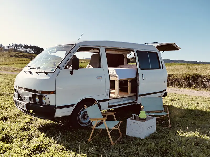 img-gaia-4 Image de "Gaïa" en bivouac en Rhône Alpes. Ce van est en location chez Ryôko - spécialiste de la location de vans pour slow travel dans la Loire.