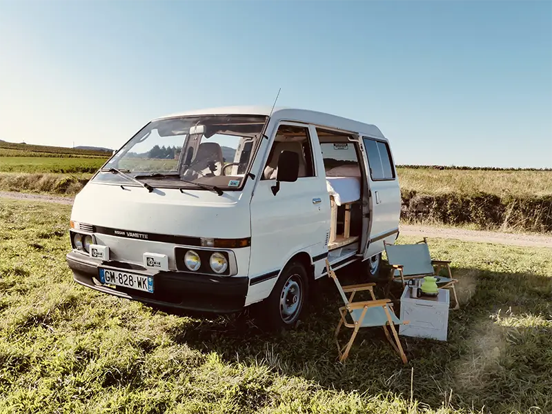 img-gaia-8 Image de "Gaïa" en bivouac en pleine nature en Rhône Alpes. Ce van est en location chez Ryôko - spécialiste de la location de vans pour slow travel dans la Loire.