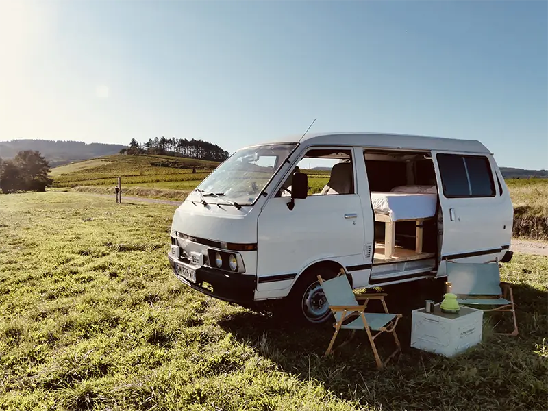 img-gaia-9 Image de "Gaïa" en bivouac en pleine nature en Rhône Alpes. Ce van est en location chez Ryôko - spécialiste de la location de vans pour slow travel dans la Loire.